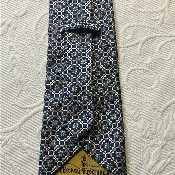 Hickey Freeman Blue and White Silk Tie with  Pattern - Picture 5 of 8